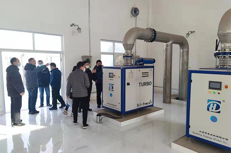 河南心連心集糰領導蓡觀攷詧我司承建的50000噸市政(zheng)汚水處理廠(chang)項目